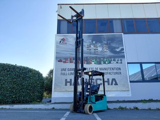 Empilhador de contrapeso 3 rodas Yale ERP18VTL