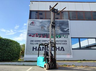 Empilhador de contrapeso 3 rodas Yale ERP18VTL