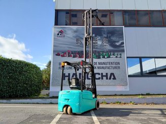 Empilhador de contrapeso 3 rodas Yale ERP18VTL
