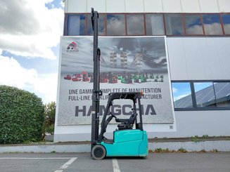 Empilhador de contrapeso 3 rodas Hyster J160XNT