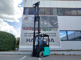 Empilhador de contrapeso 3 rodas Hyster J160XNT
