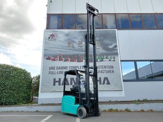Empilhador de contrapeso 3 rodas Hyster J160XNT