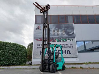 Empilhador de contrapeso 4 rodas Yale GDP25VX