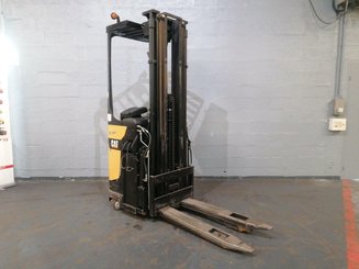 Stacker com condutor transportado Caterpillar NSR16N
