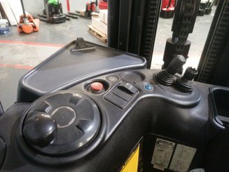 Stacker com condutor transportado Caterpillar NSR16N