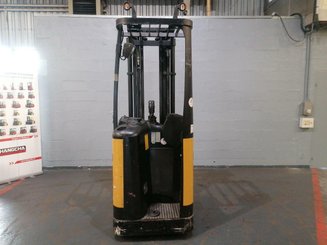 Stacker com condutor transportado Caterpillar NSR16N