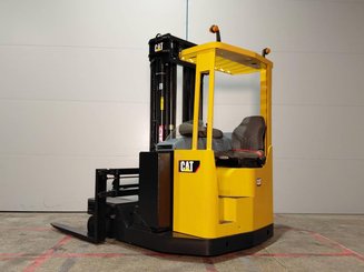 Empilhadores Retrácteis Multidirecionais Caterpillar NRM20K