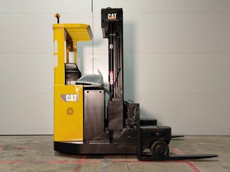 Empilhadores Retrácteis Multidirecionais Caterpillar NRM20K