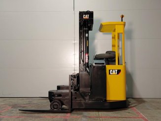 Empilhadores Retrácteis Multidirecionais Caterpillar NRM20K