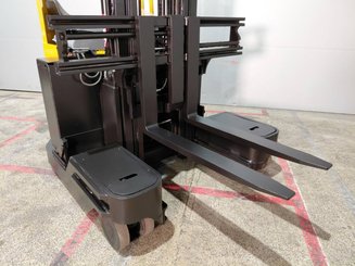 Empilhadores Retrácteis Multidirecionais Caterpillar NRM20K - 11