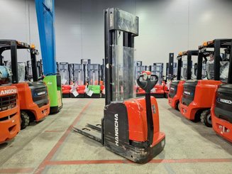 Stacker com condutor a pé Hangcha CDD20-AC1