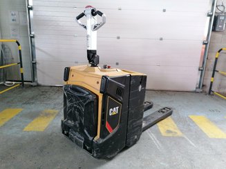Porta-paletes eléctrico com condutor a pé Caterpillar NPP20N2R - 4