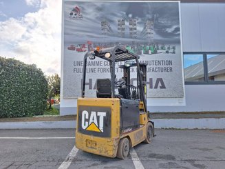 Empilhador de contrapeso 4 rodas Caterpillar EC25N