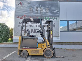 Empilhador de contrapeso 4 rodas Caterpillar EC25N