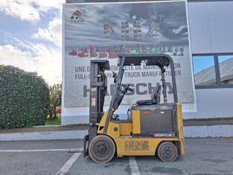 Empilhador de contrapeso 4 rodas Caterpillar EC25N
