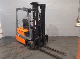 Empilhador de contrapeso 3 rodas Toyota 7FBESF15 - 6