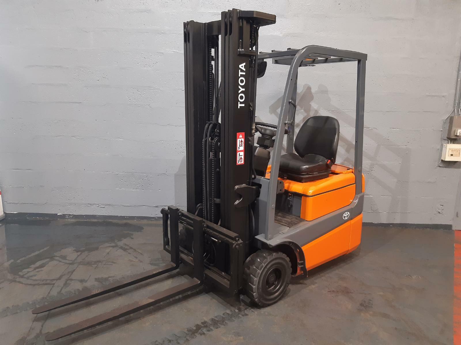 Empilhador de contrapeso 3 rodas Toyota 7FBESF15 - 1