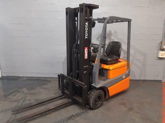 Empilhador de contrapeso 3 rodas Toyota 7FBESF15 - 1