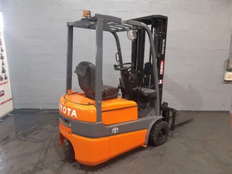 Empilhador de contrapeso 3 rodas Toyota 7FBESF15 - 1