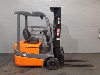 Empilhador de contrapeso 3 rodas Toyota 7FBESF15 - 5