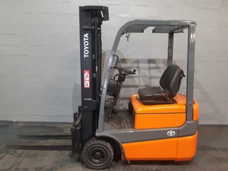 Empilhador de contrapeso 3 rodas Toyota 7FBESF15 - 2