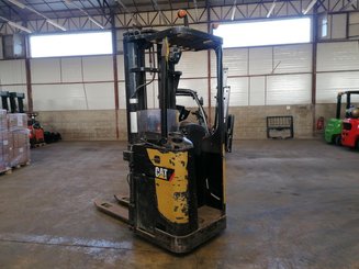 Stacker com condutor transportado Caterpillar NSR20N