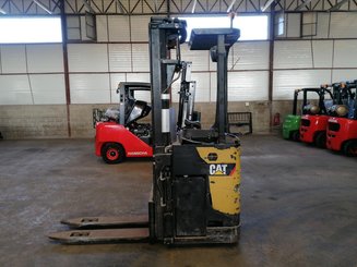 Stacker com condutor transportado Caterpillar NSR20N