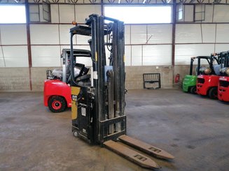 Stacker com condutor transportado Caterpillar NSR20N