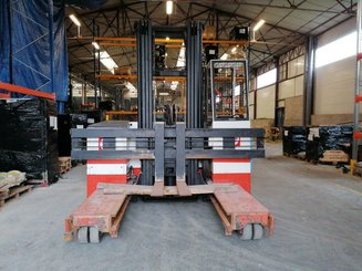 Empilhador retráctil de 4 direcções Combilift ESA30
