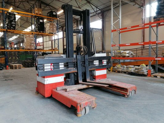 Empilhador retráctil de 4 direcções Combilift ESA30 - 1