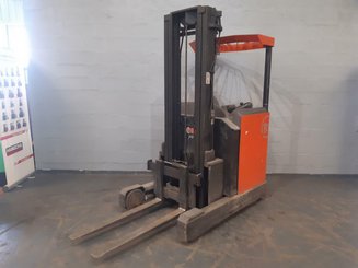 Empilhador retráctil BT RRM14 - 1