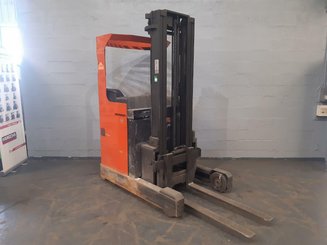 Empilhador retráctil BT RRM14 - 1