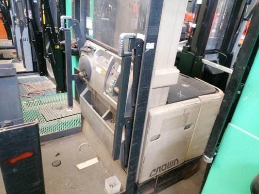 Preparador de encomendas alto nível Crown SP3011 - 1