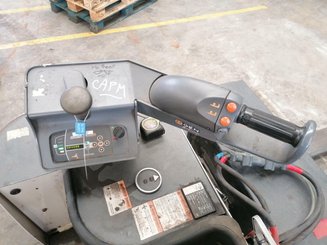 Porta-paletes eléctrico com condutor transportado Crown PR4500 - 8