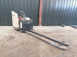 Porta-paletes eléctrico com condutor transportado Crown PR4500 - 2