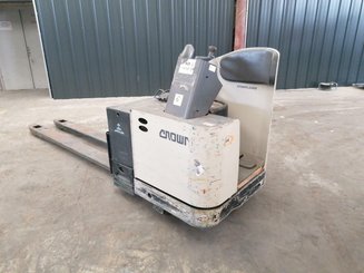 Porta-paletes eléctrico com condutor transportado Crown PR4500 - 6