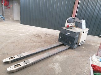 Porta-paletes eléctrico com condutor transportado Crown PR4500 - 4