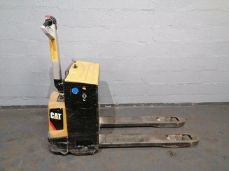 Porta-paletes eléctrico com condutor a pé Caterpillar NPP20N2