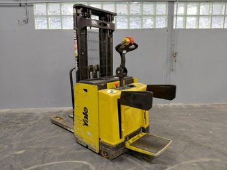 Stacker com condutor a pé Yale MS12X - 3