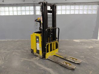 Stacker com condutor a pé Yale MS12X - 1