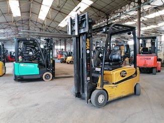 Carreta elevadora elétrica Yale ERP16VF LWB