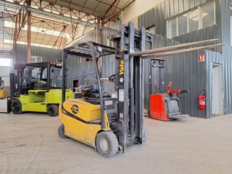 Carreta elevadora elétrica Yale ERP16VF LWB - 1