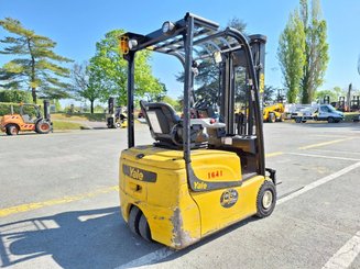 Carreta elevadora elétrica Yale ERP16VT SWB