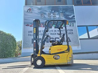 Carreta elevadora elétrica Yale ERP16VT SWB