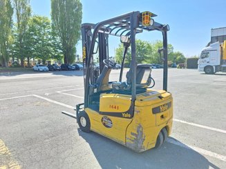 Carreta elevadora elétrica Yale ERP16VT SWB
