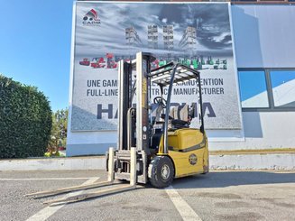 Carreta elevadora elétrica Yale ERP16VT SWB