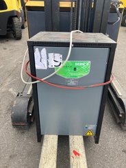 Empilhador retráctil Yale MR14 - 8