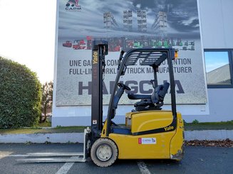 Carreta elevadora elétrica Yale ERP16VT