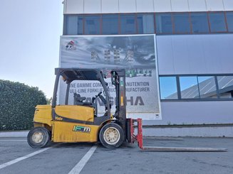 Carreta elevadora elétrica Yale ERP50VM