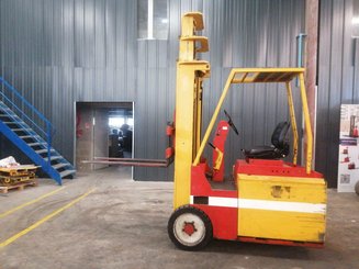 Empilhador de contrapeso 3 rodas Peg F2050EB